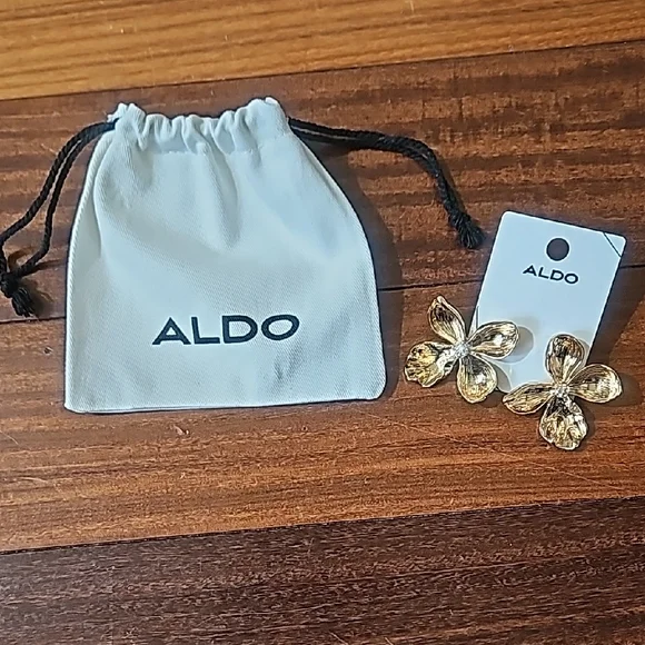 Aldo Gold Petal Floral Stud Earrings Comes W Accessory Pouch - Picture 6 of 7